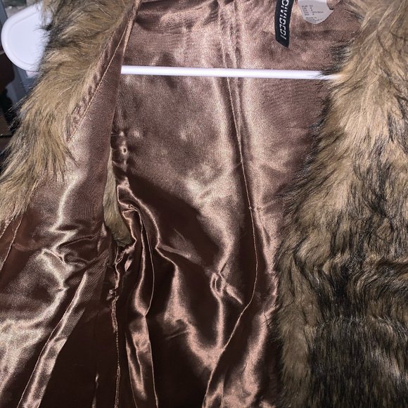 H&M Faux Brown Fur Vest (Size: US 4 / EUR 34) - Picture 5 of 5